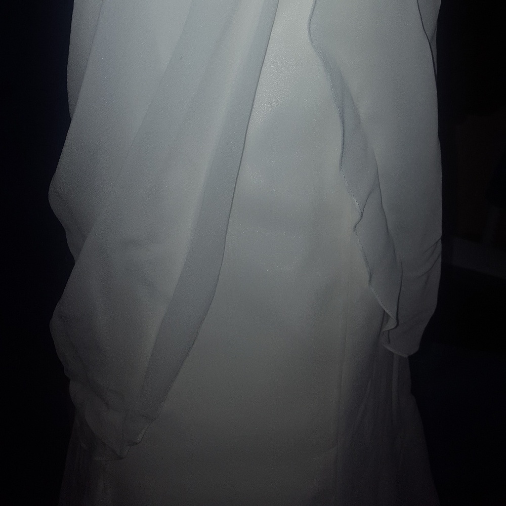 Wedding gown - Picture 5 of 8